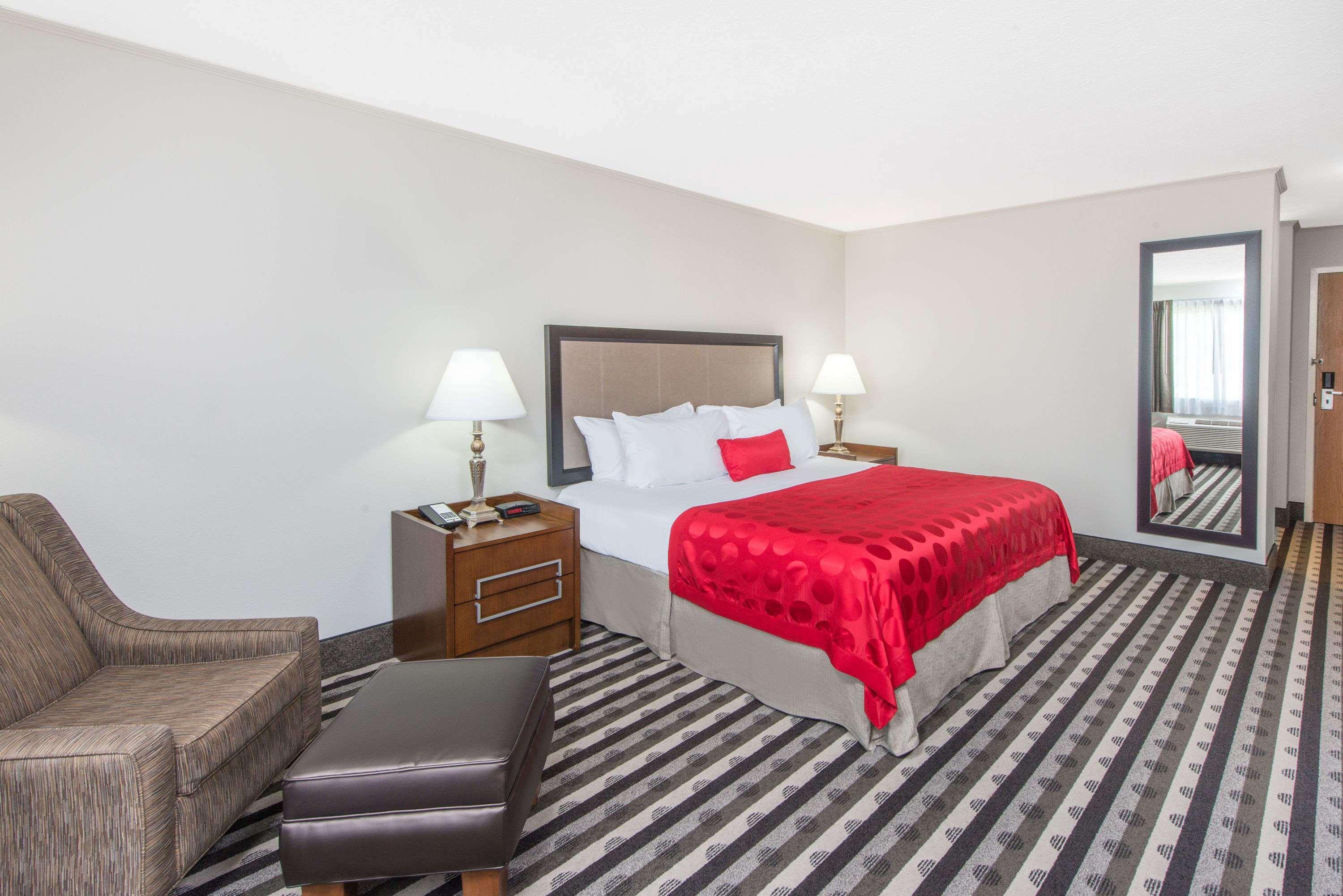 Ramada By Wyndham North Springfield