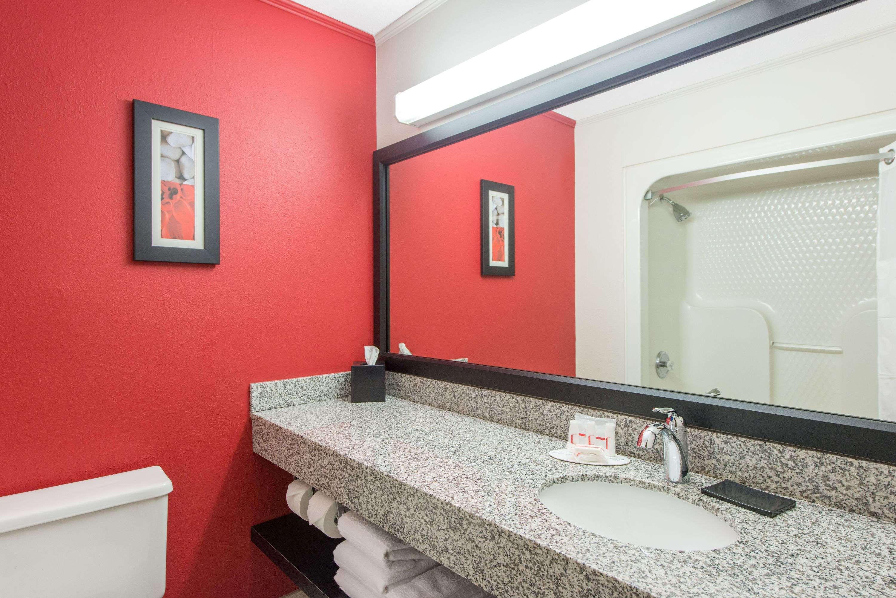 Ramada By Wyndham North Springfield